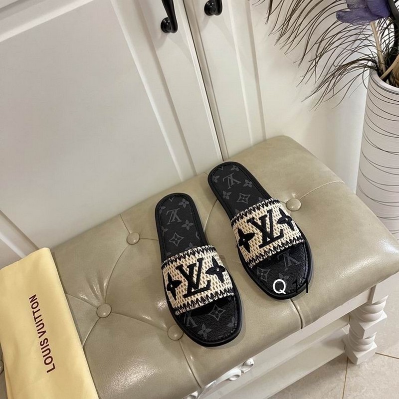 LV Women's Slippers 272